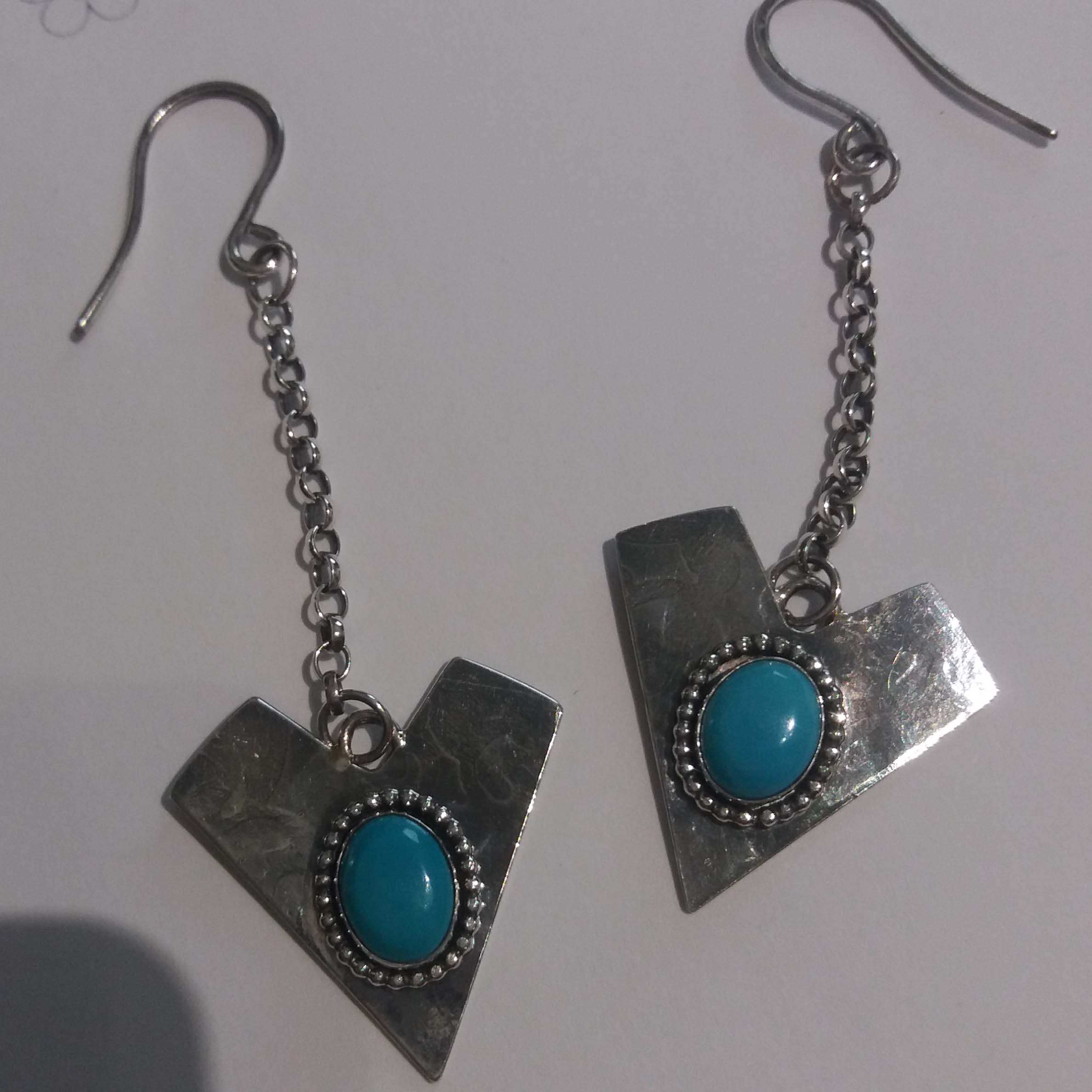 Arrow Design Embossed Chain Drop Earrings With Turquoise Cabochons