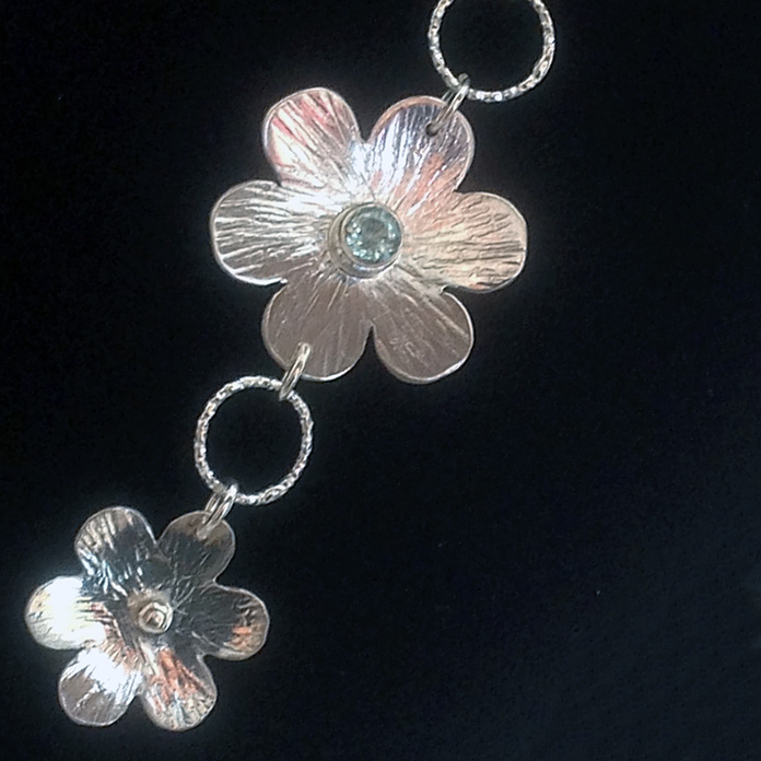 Daisy Chain Necklace Set With Aquamarine