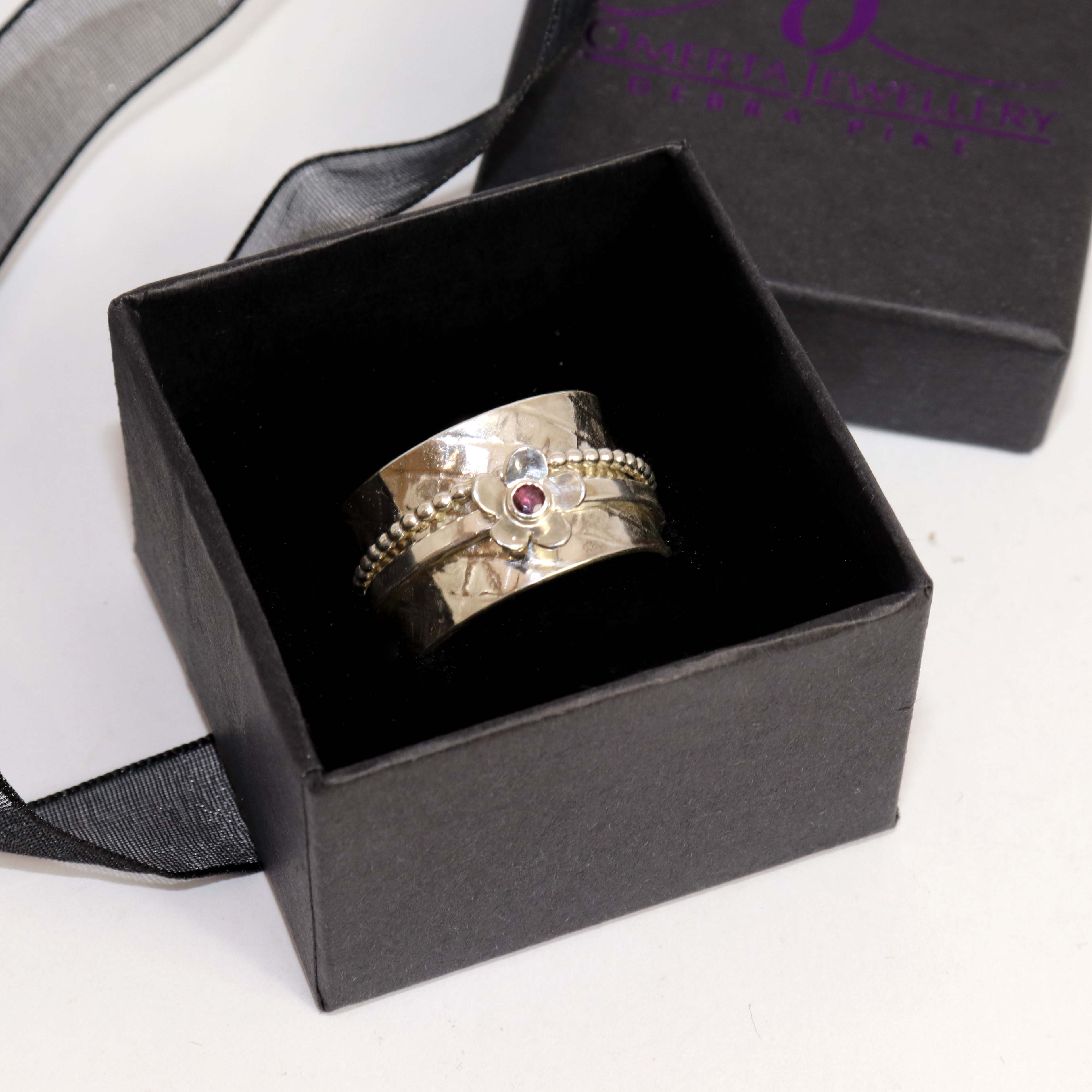 Double Band Spinner Ring With Ruby Flower