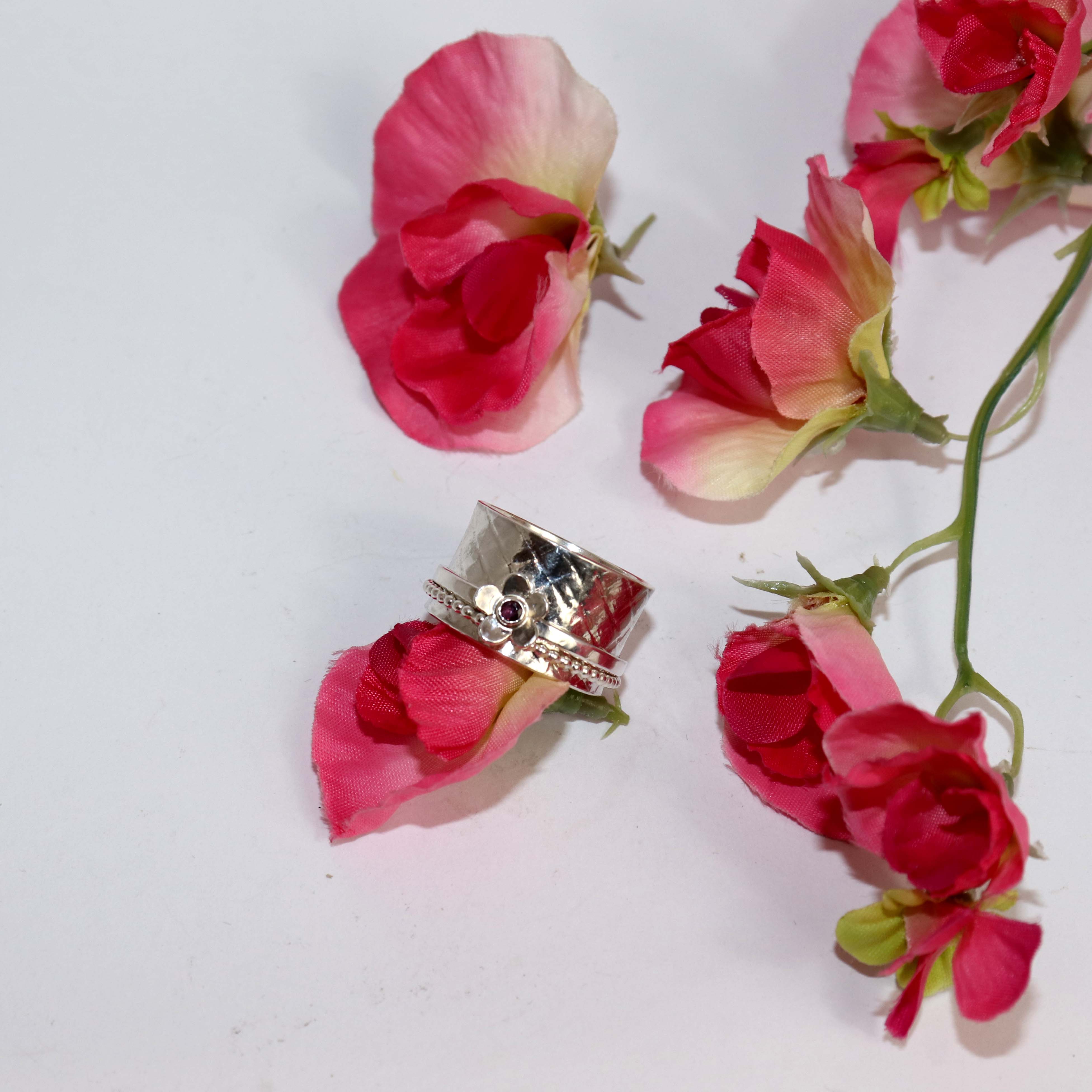 Double Band Spinner Ring With Ruby Flower