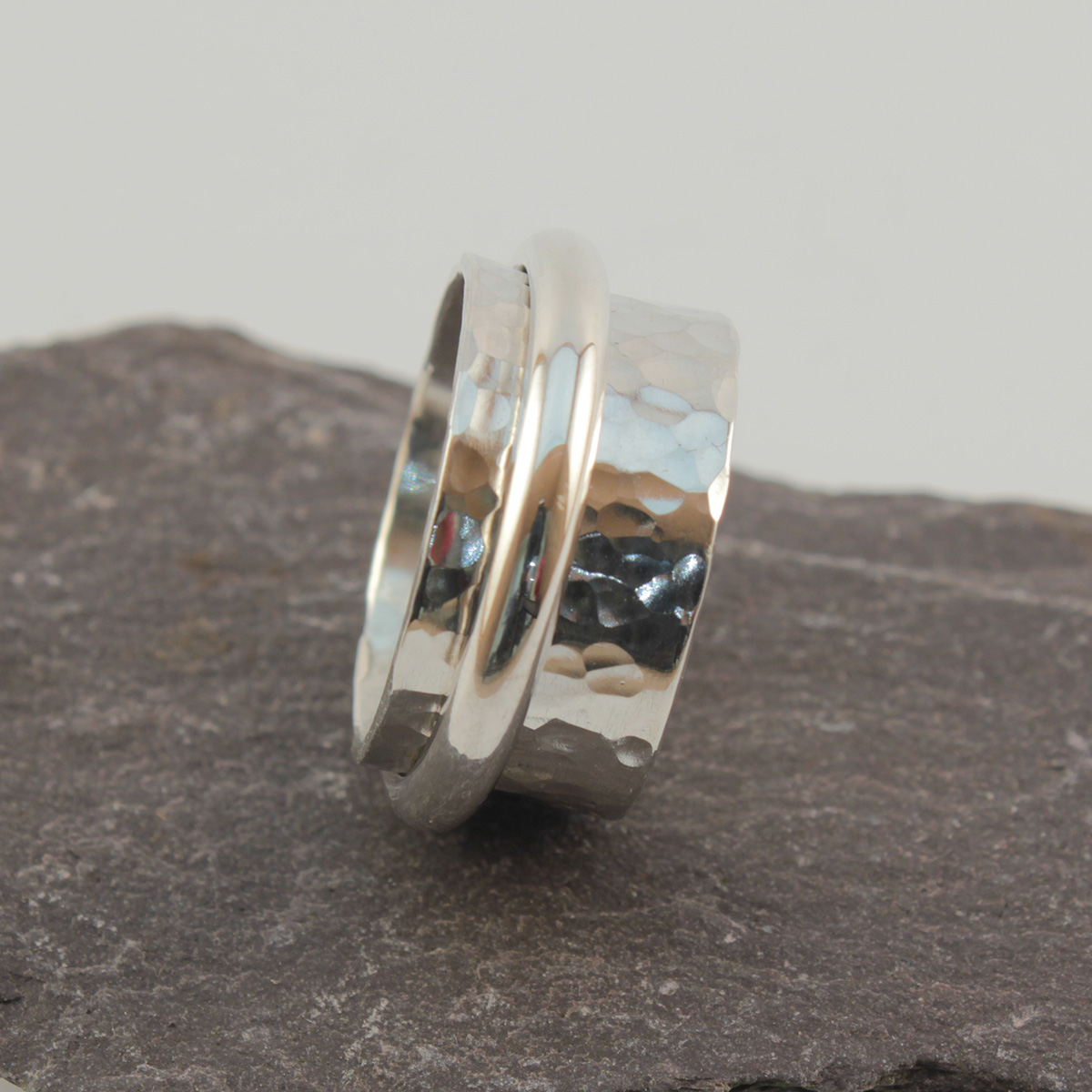 Spinner Ring With Single Spinning Band