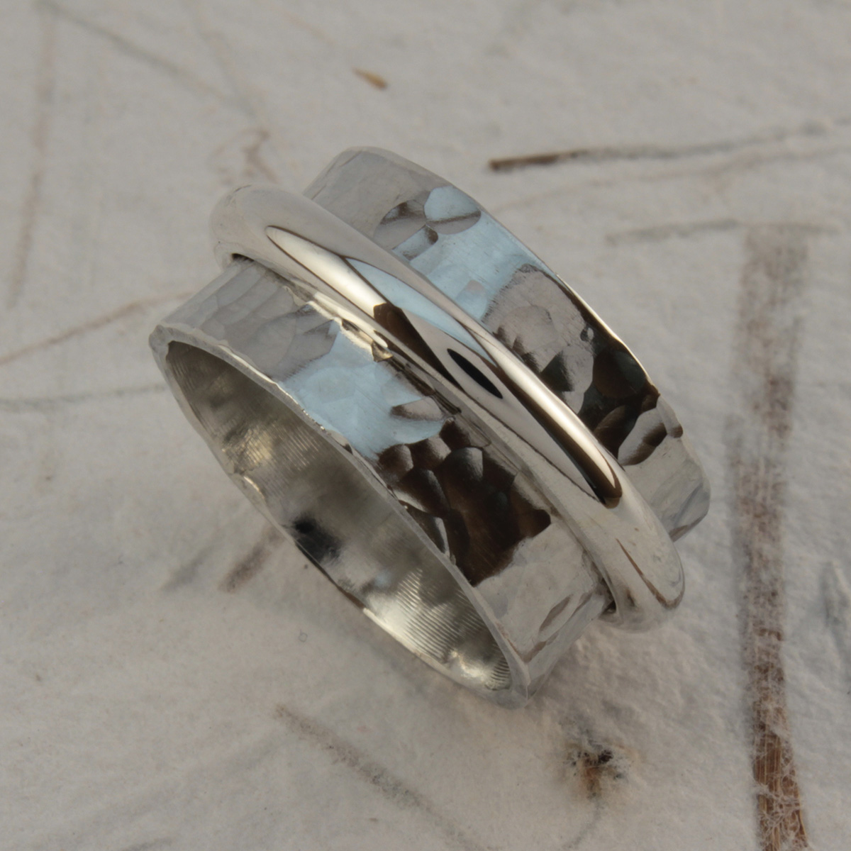 Spinner Ring With Single Spinning Band